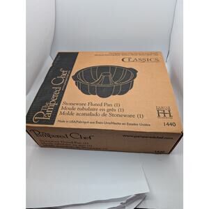 The Pampered Chef Stoneware Fluted Pan 1440 Family Heritage Collection USA